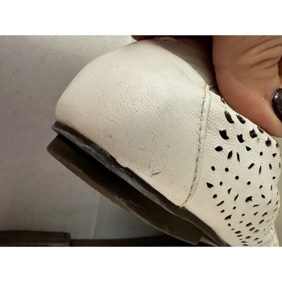 Vionic Womens 8W White Perforated Robyn Ballet Flat Boho Cottagecore Boho Chic - Picture 14 of 16